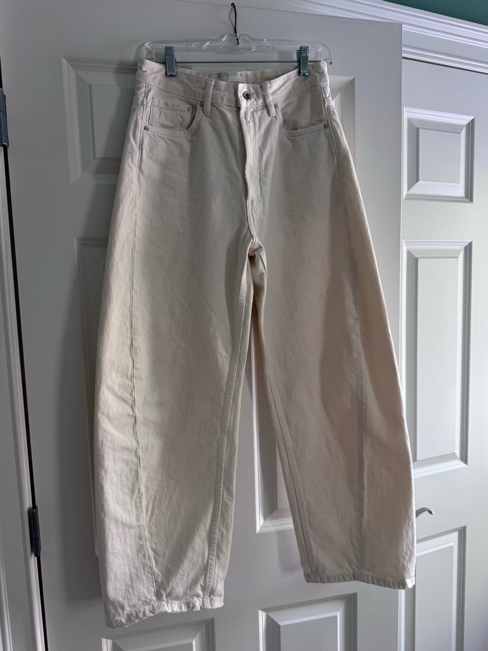 ZARA Women's mid-Rise Balloon Jeans  in Cream.
